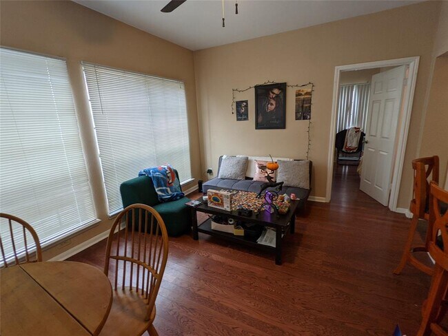 Foto del edificio - 712 W 21st St