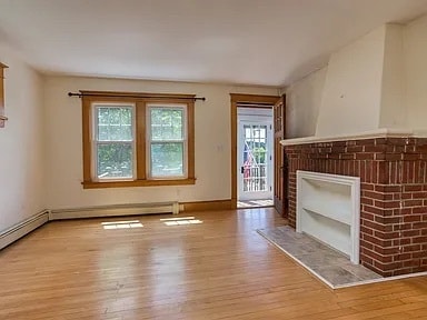 Building Photo - 95 School St