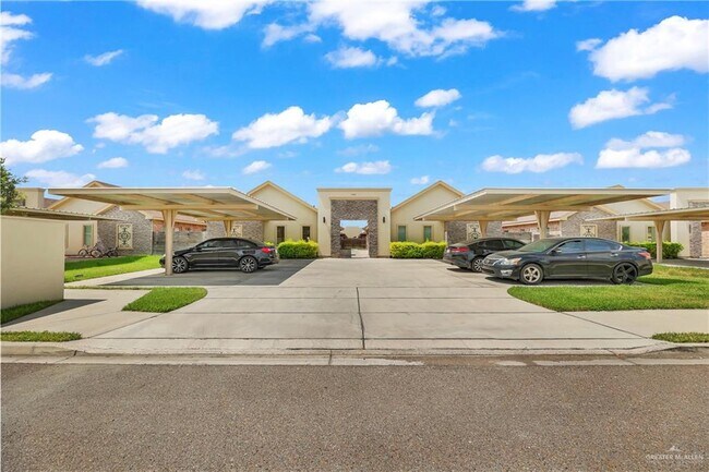 Building Photo - 27 Paola St