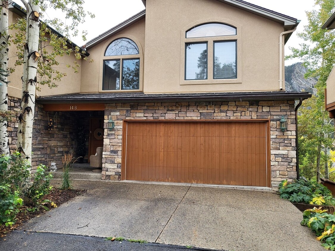 Primary Photo - Summer seasonal Rental- 14B Larson Lane