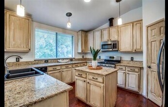 Building Photo - 2032 Signal Ridge Pl