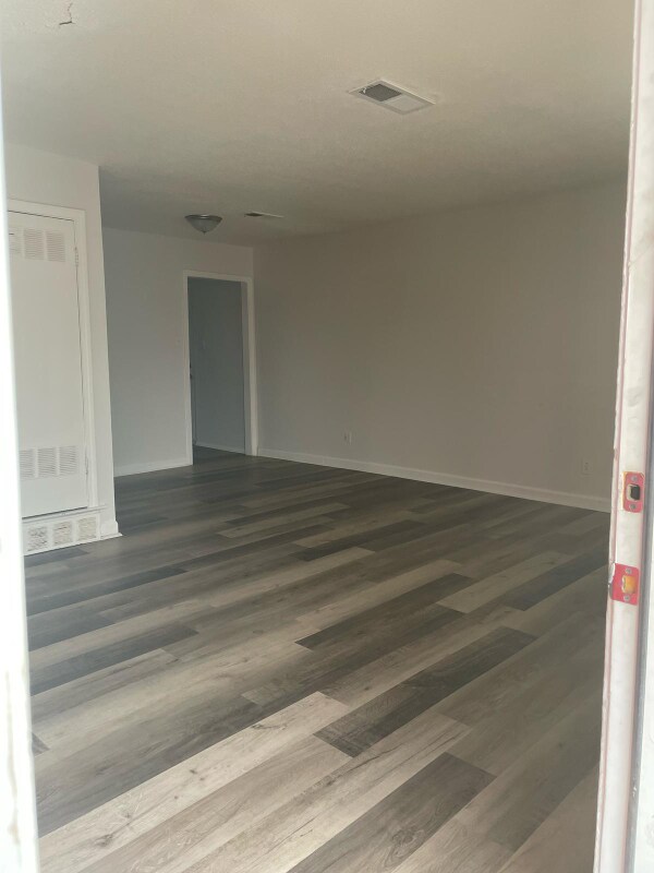 Foto del edificio - 2411 Talonwood Dr