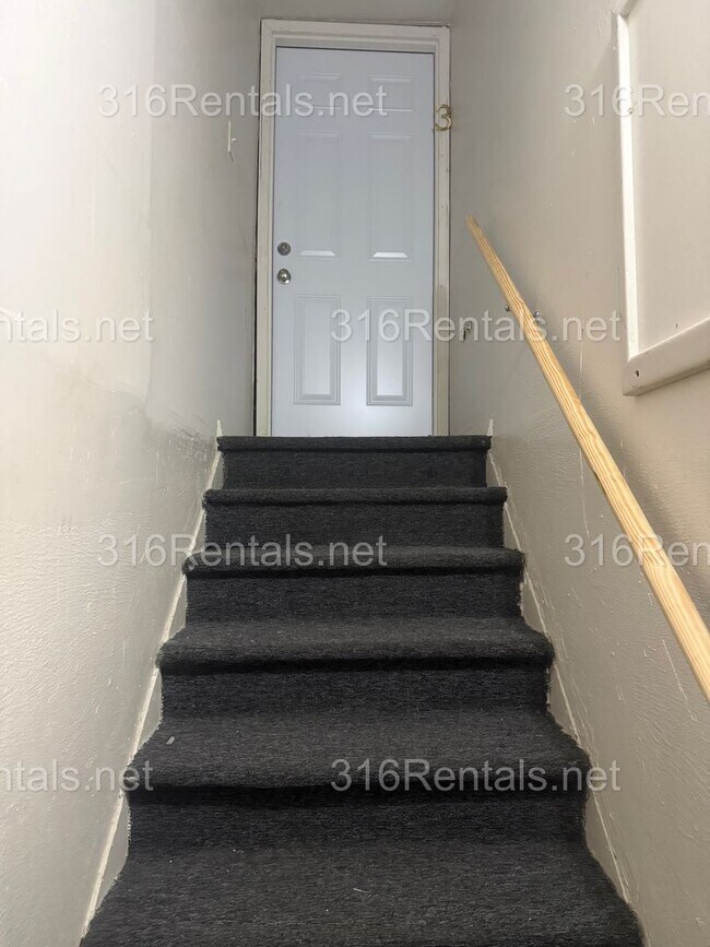 Foto del edificio - 2919 E Douglas Ave
