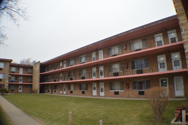 Building Photo - 6426 N Ridge Blvd