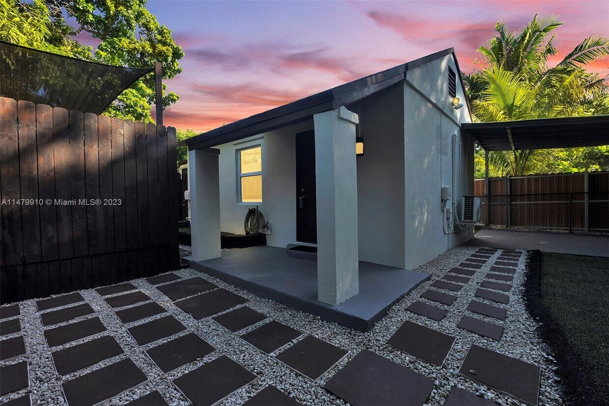 Foto principal - 9533 NW 3rd Ave