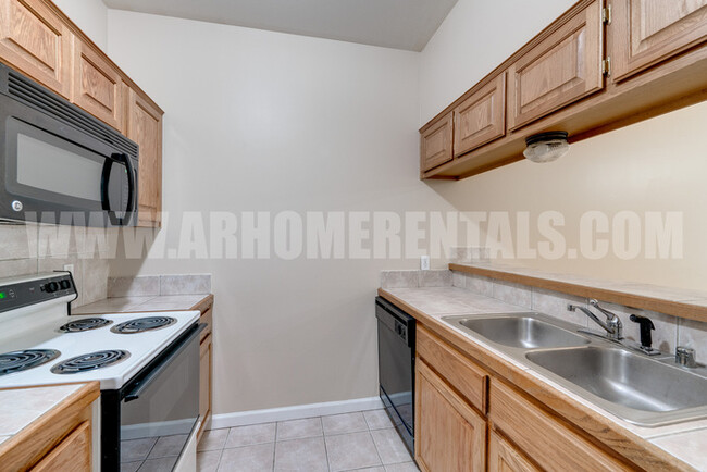 Foto del edificio - 800 Green Mountain Dr