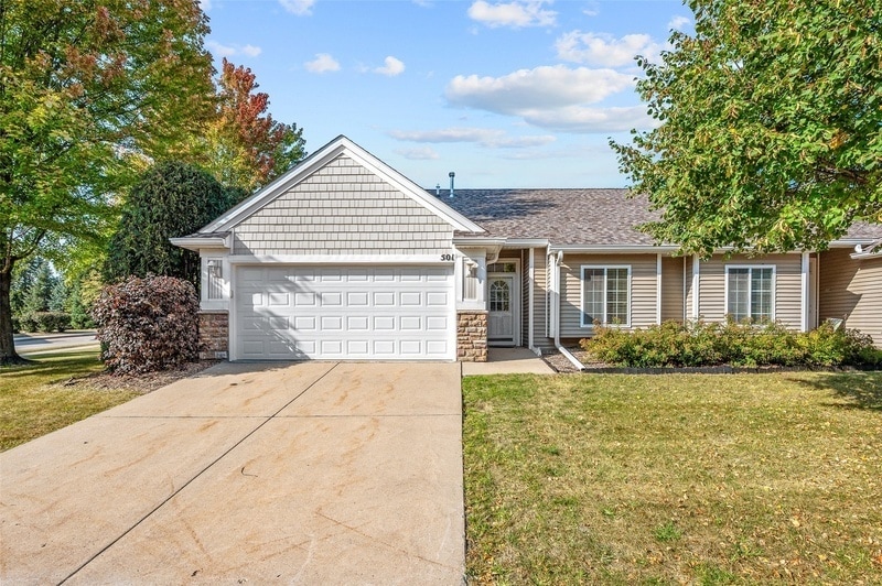 Foto principal - 5221 Village Run Ave