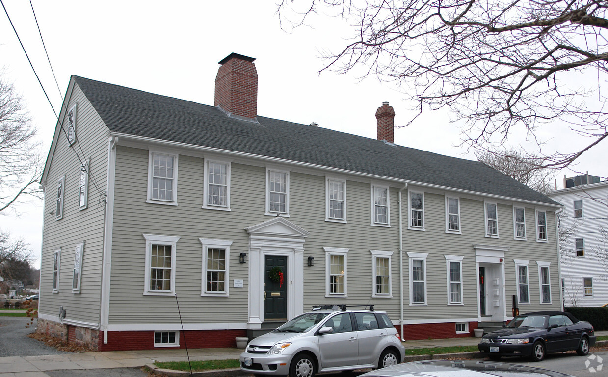 Building Photo - 15-17 Main St