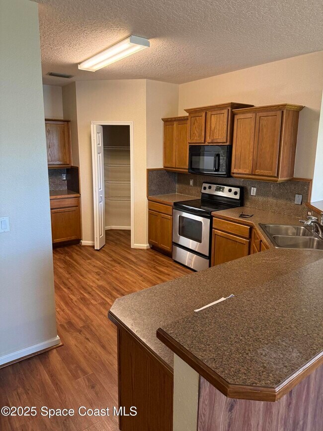 Building Photo - 1234 Bolle Cir
