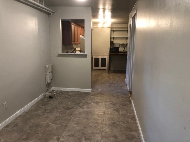 Building Photo - 132 Voss Ave