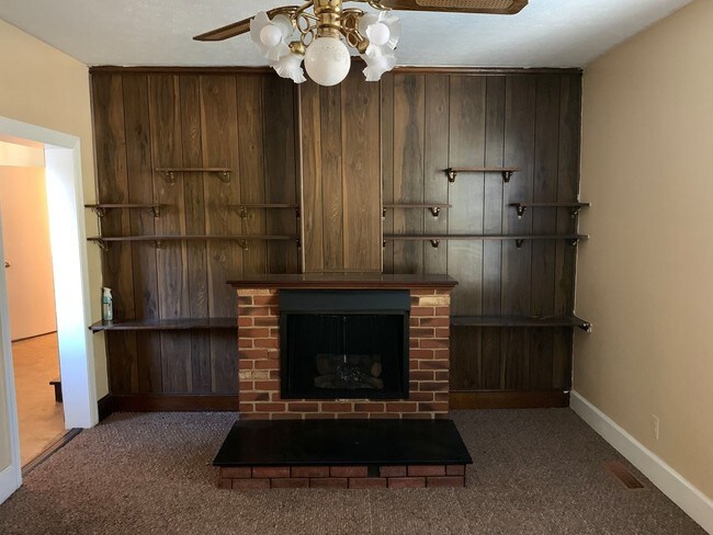 Building Photo - 3 br, 1 bath House - 3217 Hill St