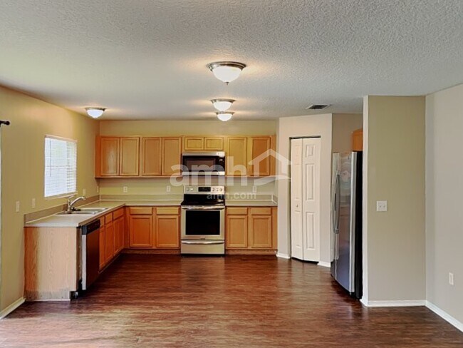 Foto del edificio - 7271 Wakeview Dr