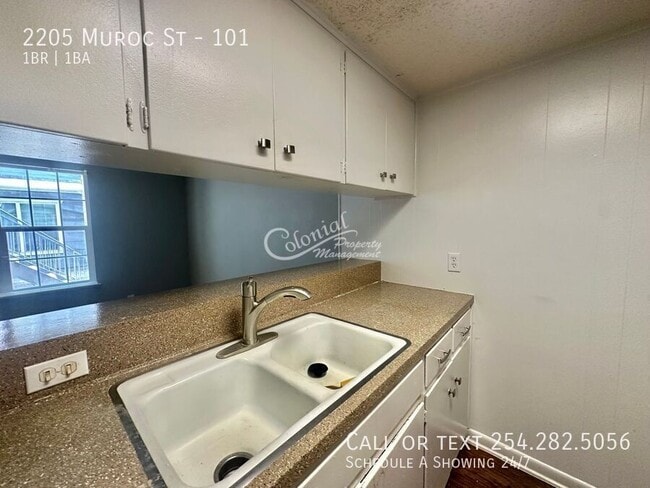 Building Photo - 2205 Muroc St