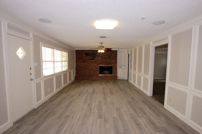 Building Photo - Completely Updated 3/2/2 House Convenient to Texas Tech