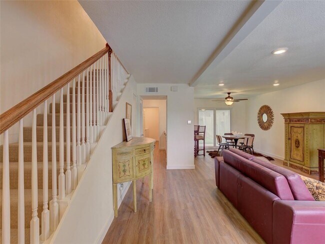 Foto del edificio - 710 Castle Ridge Rd