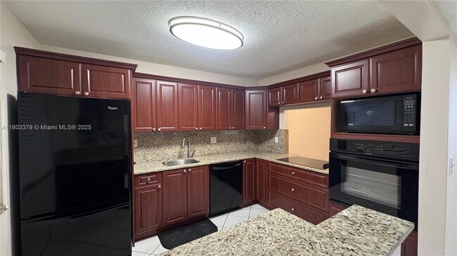 Building Photo - 227 Lakeview Dr