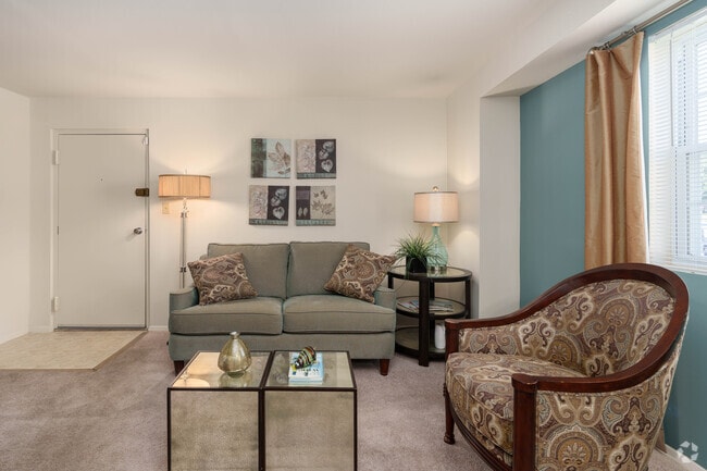 1 Bedroom Apartment - Southgate Apartments & Townhomes