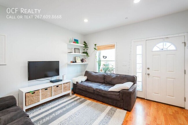 Building Photo - Beautiful Three Bedroom Fishtown Home