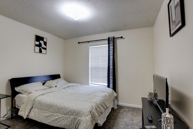 Building Photo - 3409 Summerfield Dr