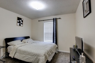 Building Photo - 3409 Summerfield Dr
