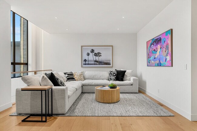 Photo du bâtiment - 360 Greenwich Dr NW