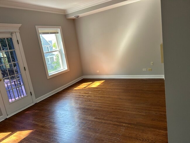 Foto del edificio - 2157 N Kenneth Ave