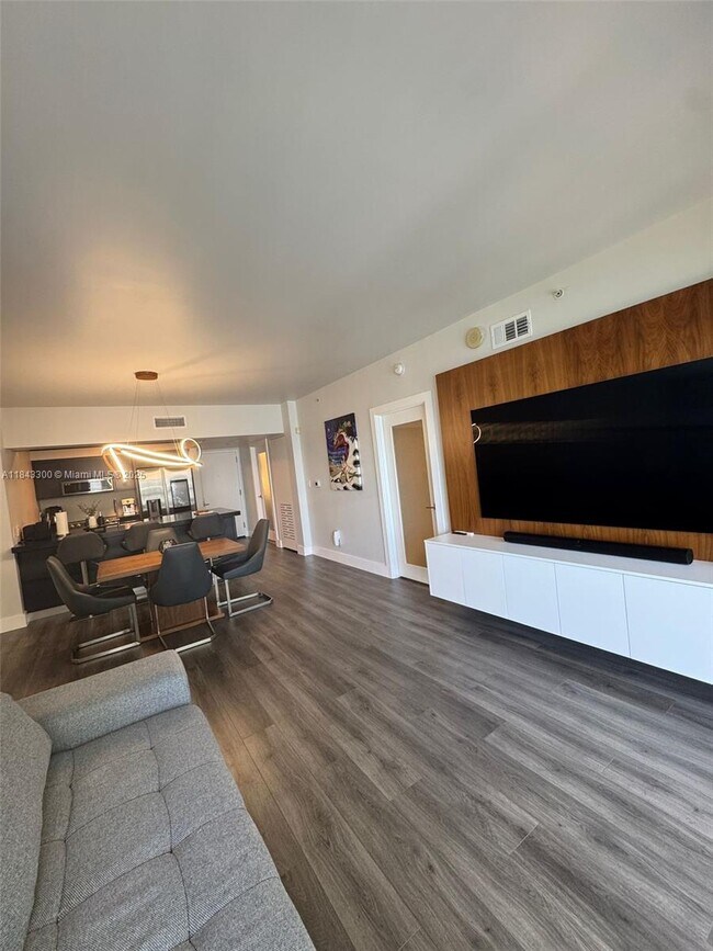 Foto del edificio - 1750 N Bayshore Dr