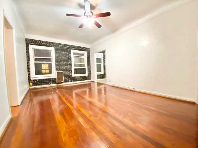 Foto del edificio - 608 S Dunsmuir Ave