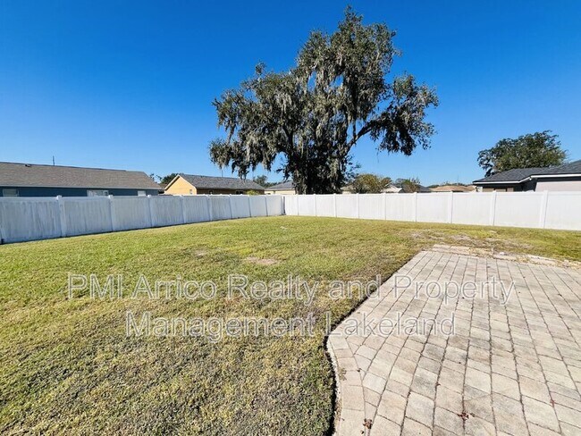 Foto del edificio - 2810 Woodland Meadows Rd