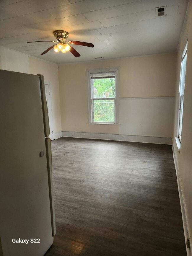 Building Photo - 302 Dahl St