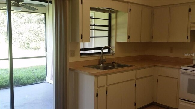 Building Photo - 241 Lomond Dr