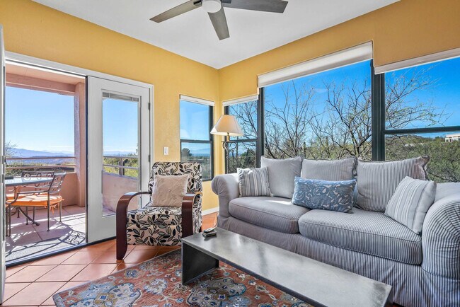 Foto del edificio - 6655 N Canyon Crest Dr