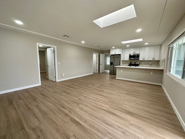 Building Photo - 5051 Campanile Dr