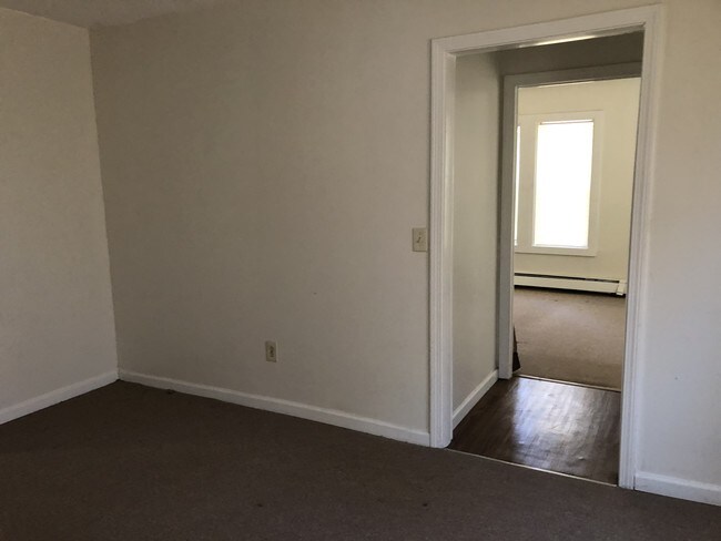 Building Photo - 83 W Rosemont Ave