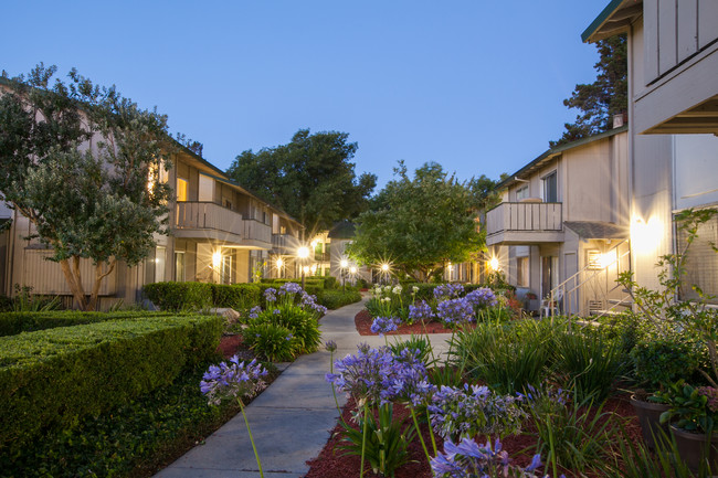 Foto del edificio - Campbell West Apartments