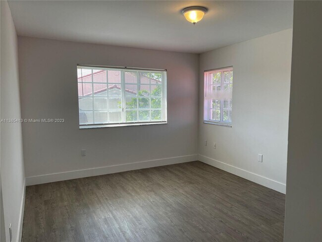 Foto del edificio - 2173 Renaissance Blvd