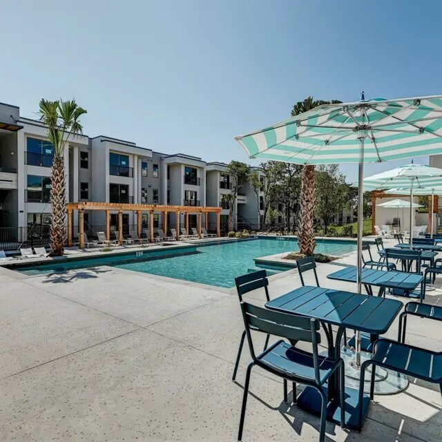 Building Photo - Sexy 1 Bed Apartment Up For Grabs!