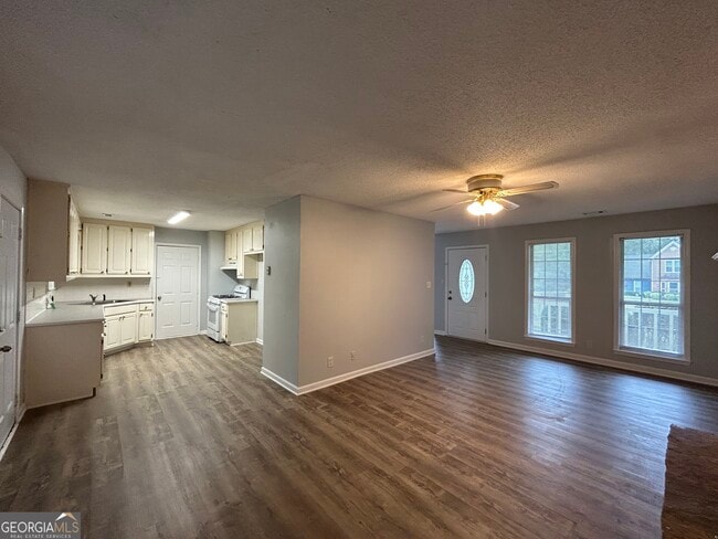 Foto del edificio - 12 Thomas Crossing Dr