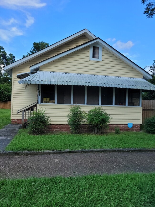 Building Photo - 416 S 15th St