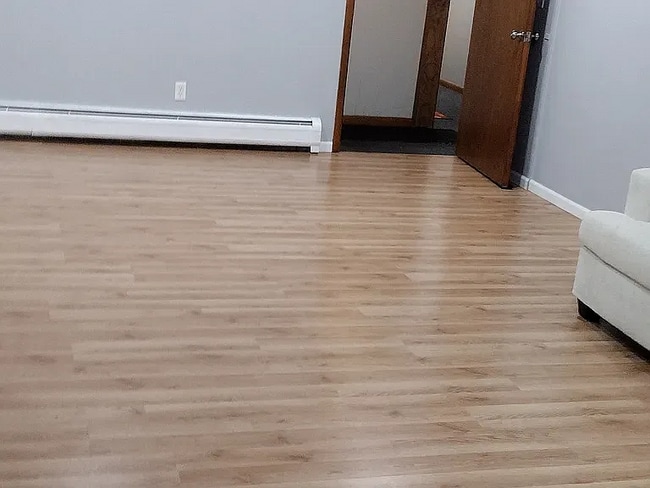 Building Photo - 106 E Schoolhouse Rd