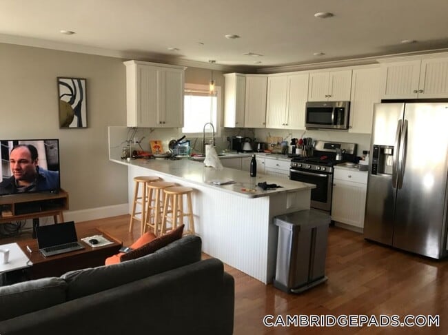 Building Photo - 116-118 Holland St.