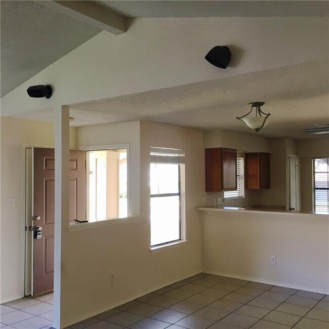 Building Photo - 5715 Shreveport Dr