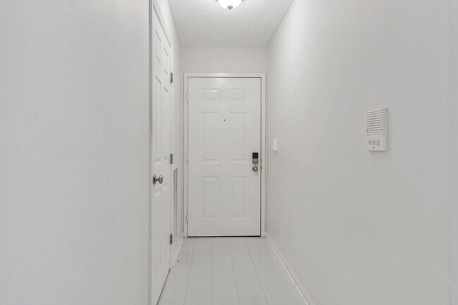 Building Photo - Welcome to your new home at 6755 Meadow Cr...