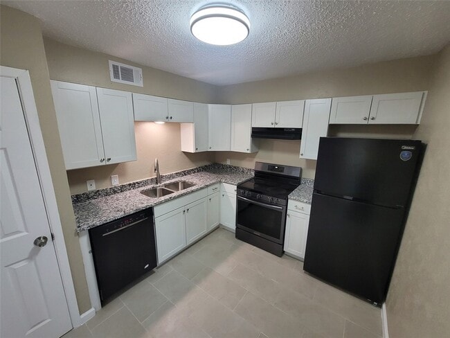 Foto del edificio - 4630 Country Creek Dr