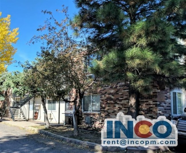 Building Photo - Comfortable 2bd 1 bath Condo near Sloan's ...
