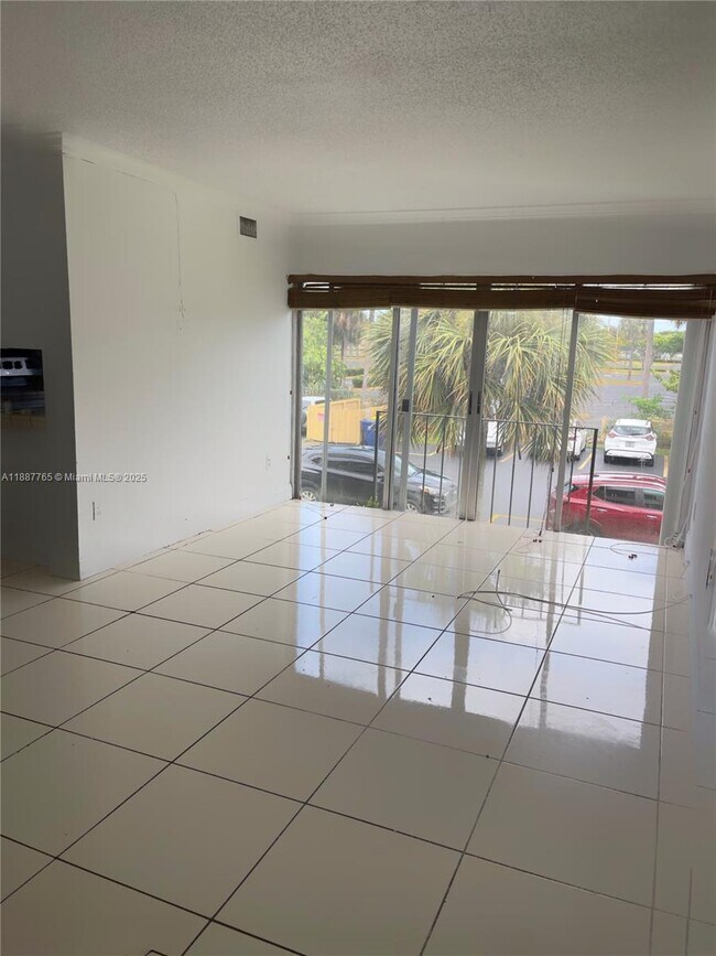Foto del edificio - 9301 SW 4th St