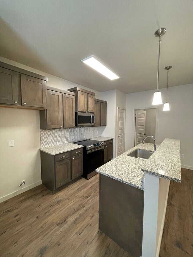Foto del edificio - Beautiful New Townhome Located  In Veridia...