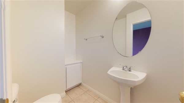 Foto del edificio - Brand new floors (hardwood & tile)