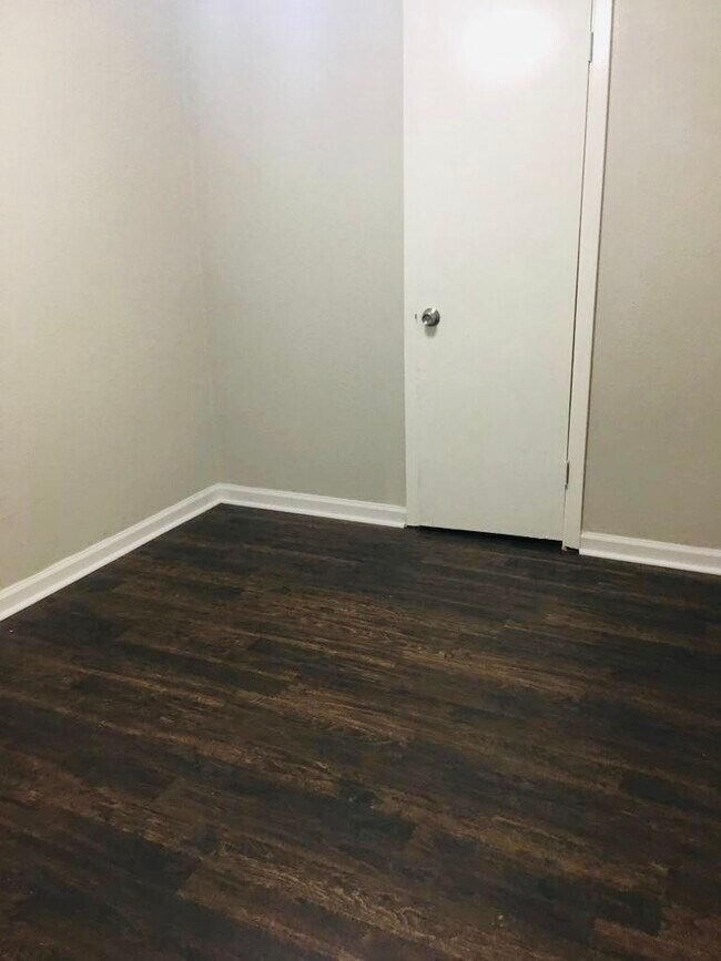 Foto del edificio - 513 Cypress Dr