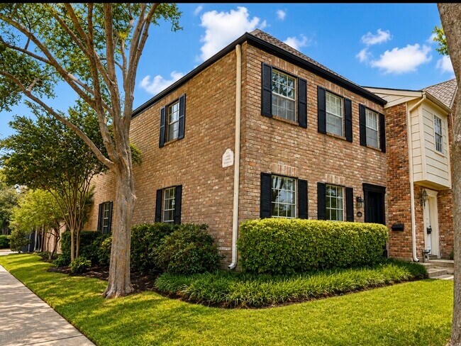 Foto del edificio - 14401 Misty Meadow Ln